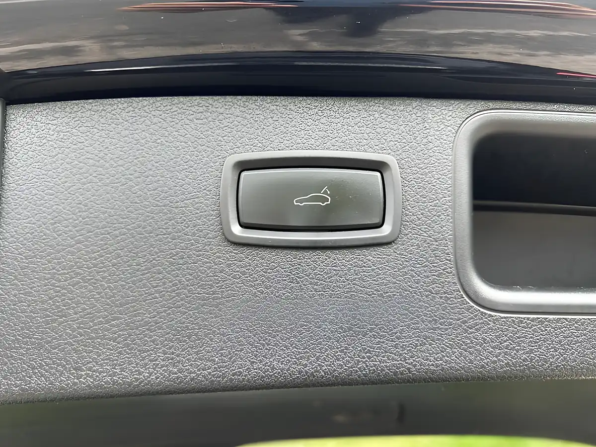 Used 2015 Porsche Macan S Black - Interior and Exterior details 11