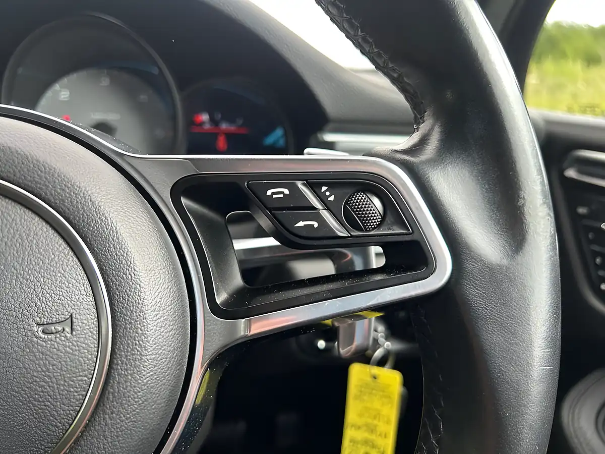 Used 2015 Porsche Macan S Black - Interior and Exterior details 12