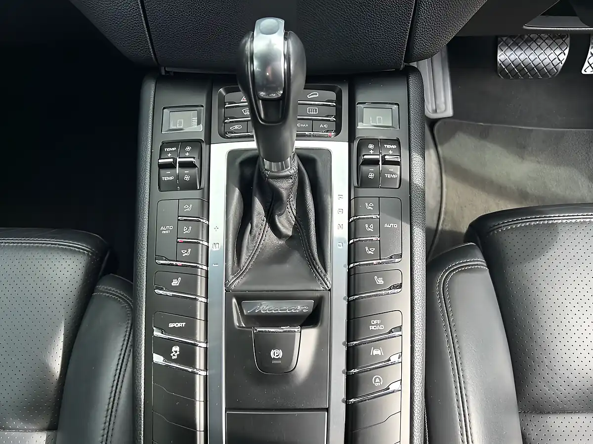 Used 2015 Porsche Macan S Black - Interior and Exterior details 16