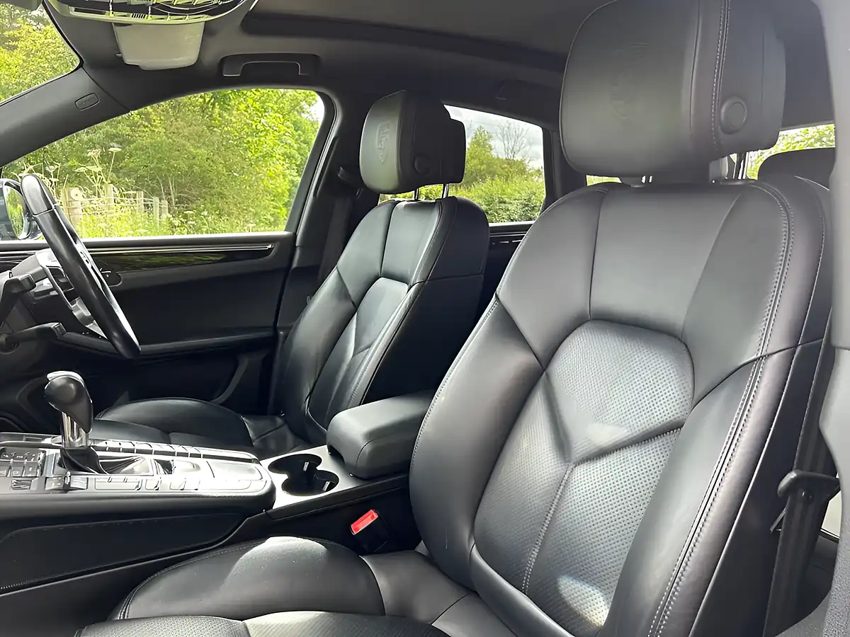 Used 2015 Porsche Macan S Black - Interior and Exterior details 17