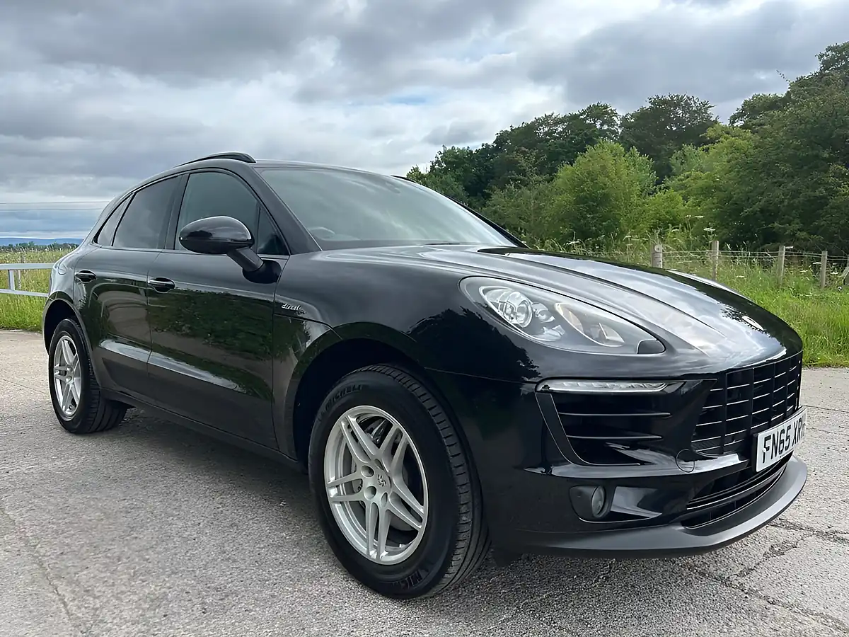 Used 2015 Porsche Macan S Black - Interior and Exterior details 9