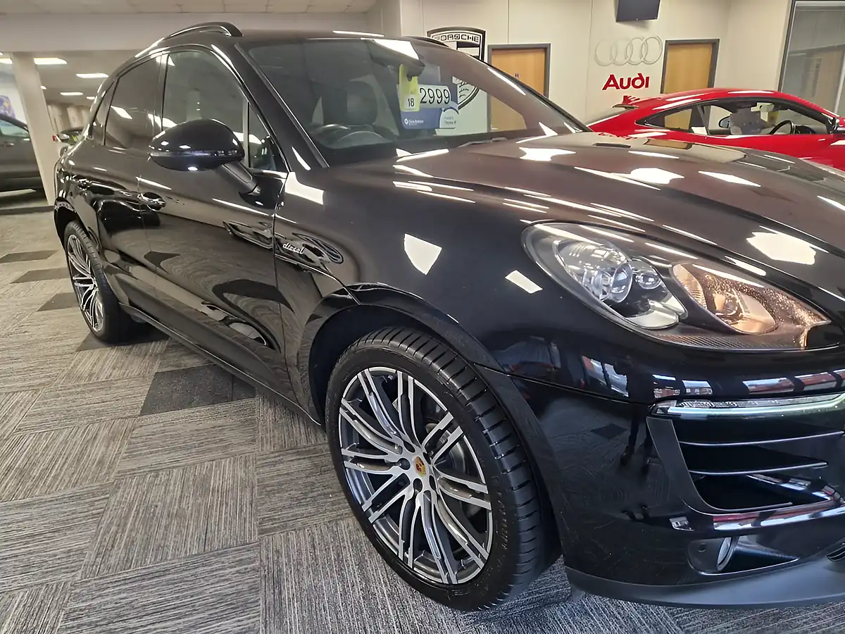 Used 2015 Porsche Macan S Black - Interior and Exterior details 10