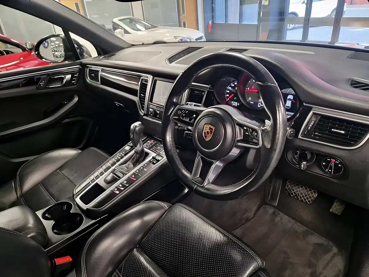 Used 2015 Porsche Macan S Black - Interior and Exterior details 17