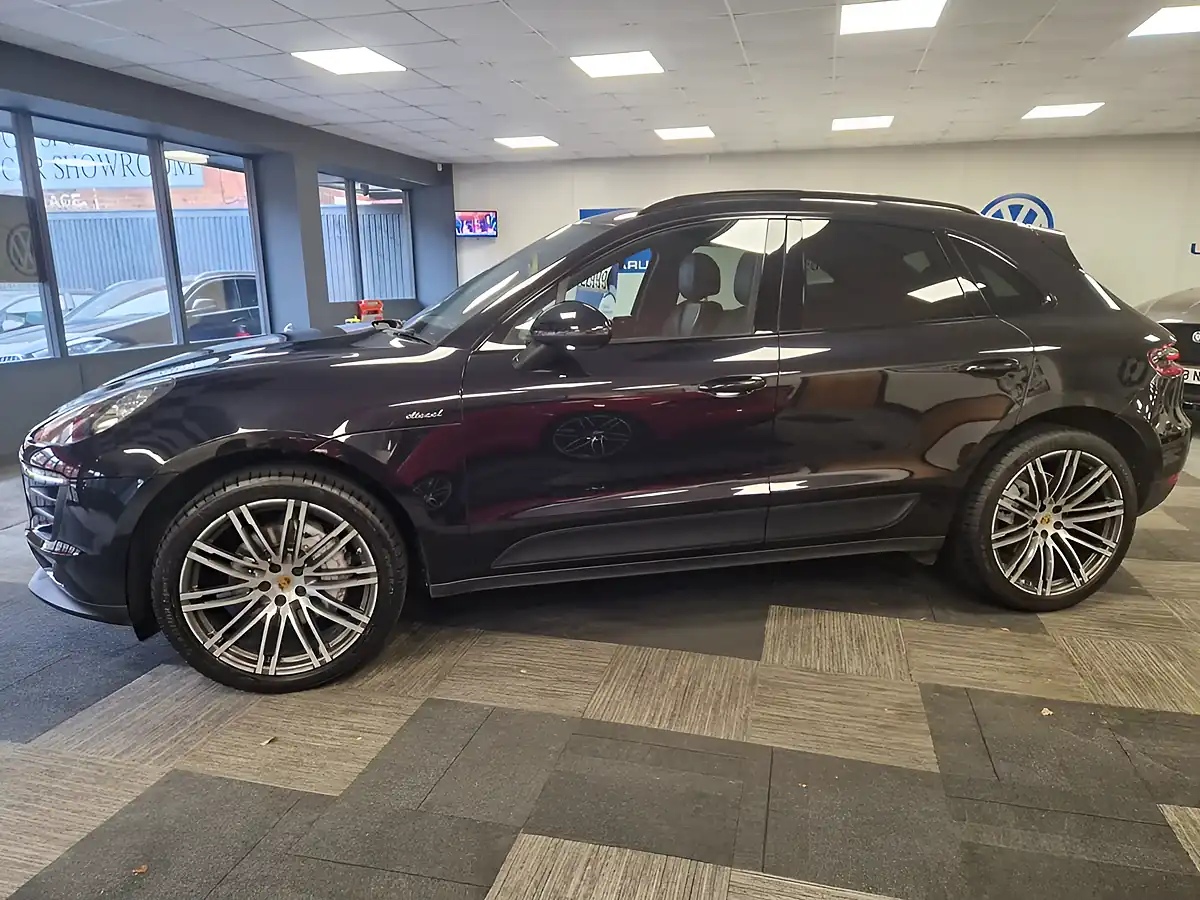 Used 2015 Porsche Macan S Black - Interior and Exterior details 5