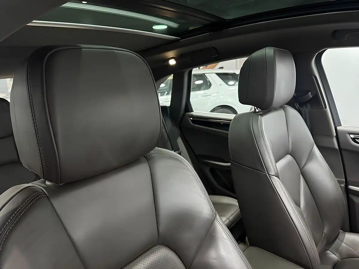 Used 2015 Porsche Macan S Blue - Interior and Exterior details 13
