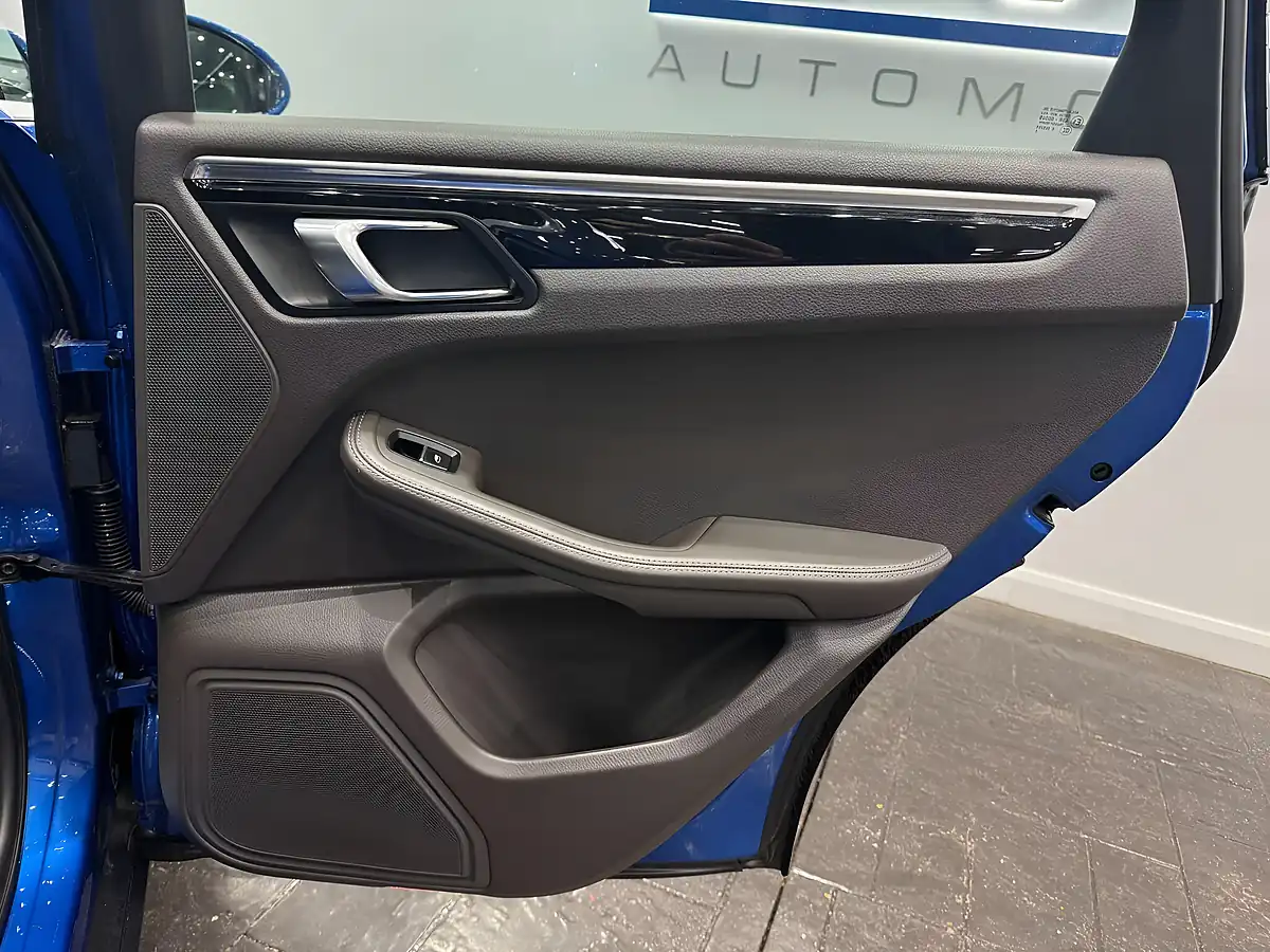Used 2015 Porsche Macan S Blue - Interior and Exterior details 17