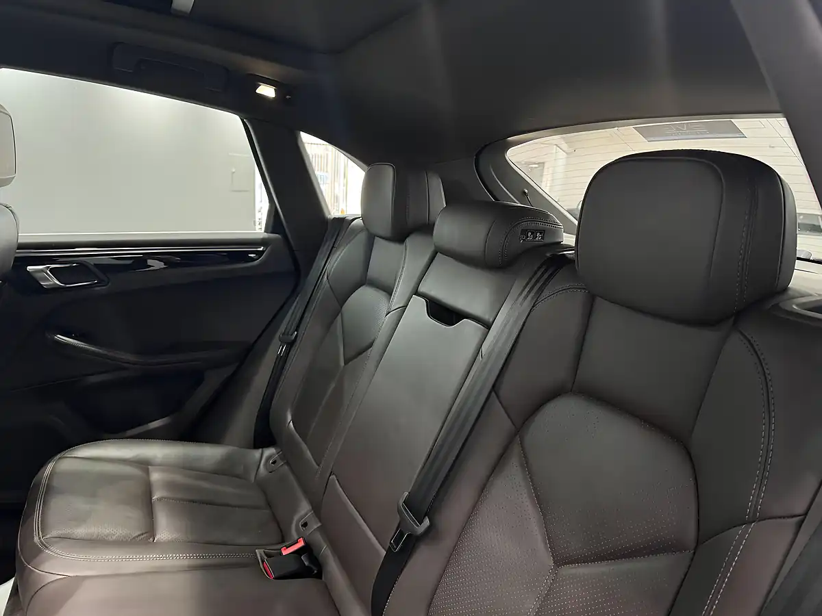 Used 2015 Porsche Macan S Blue - Interior and Exterior details 18