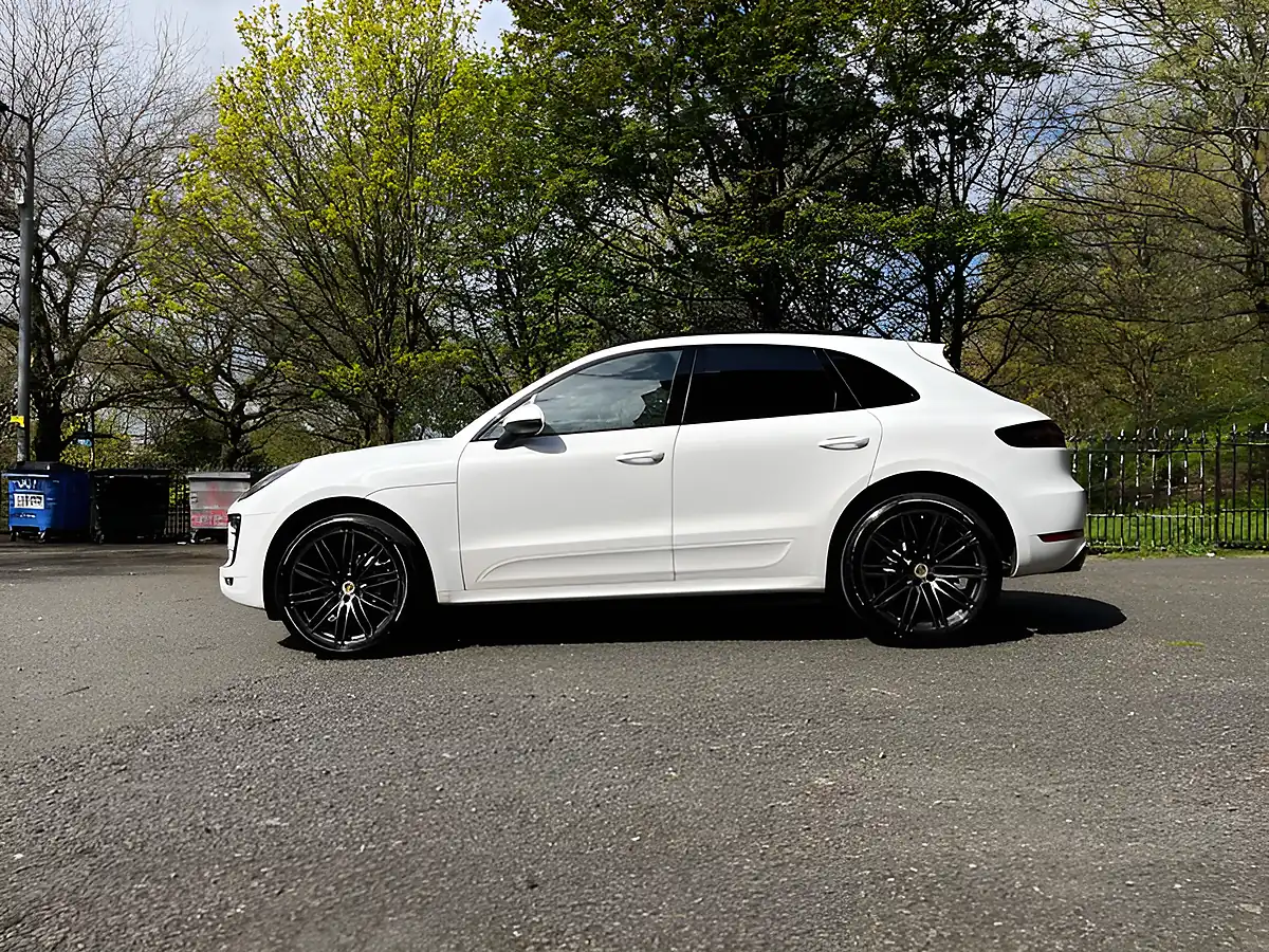 Used 2015 Porsche Macan S Carrara White - Interior and Exterior details 4