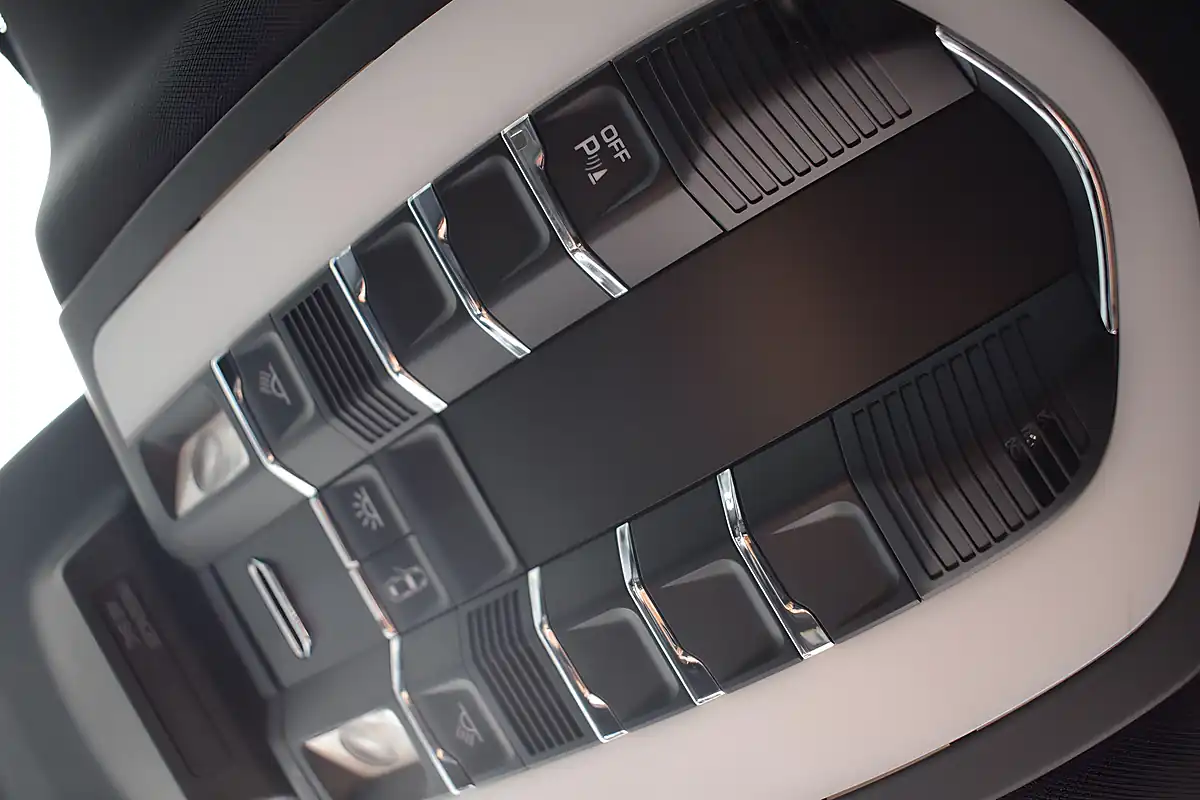 Used 2015 Porsche Macan S Grey - Interior and Exterior details 18