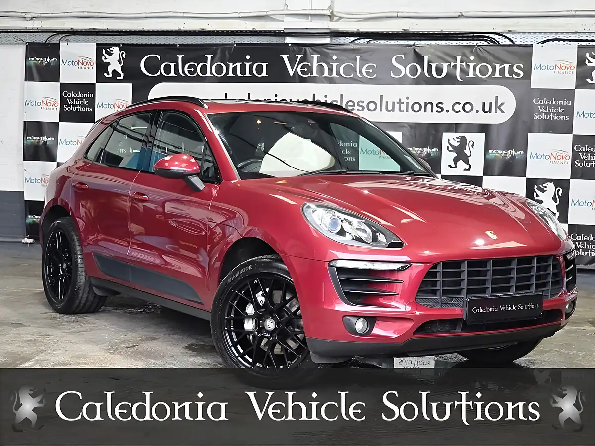 Used 2015 Porsche Macan S Red - Front View
