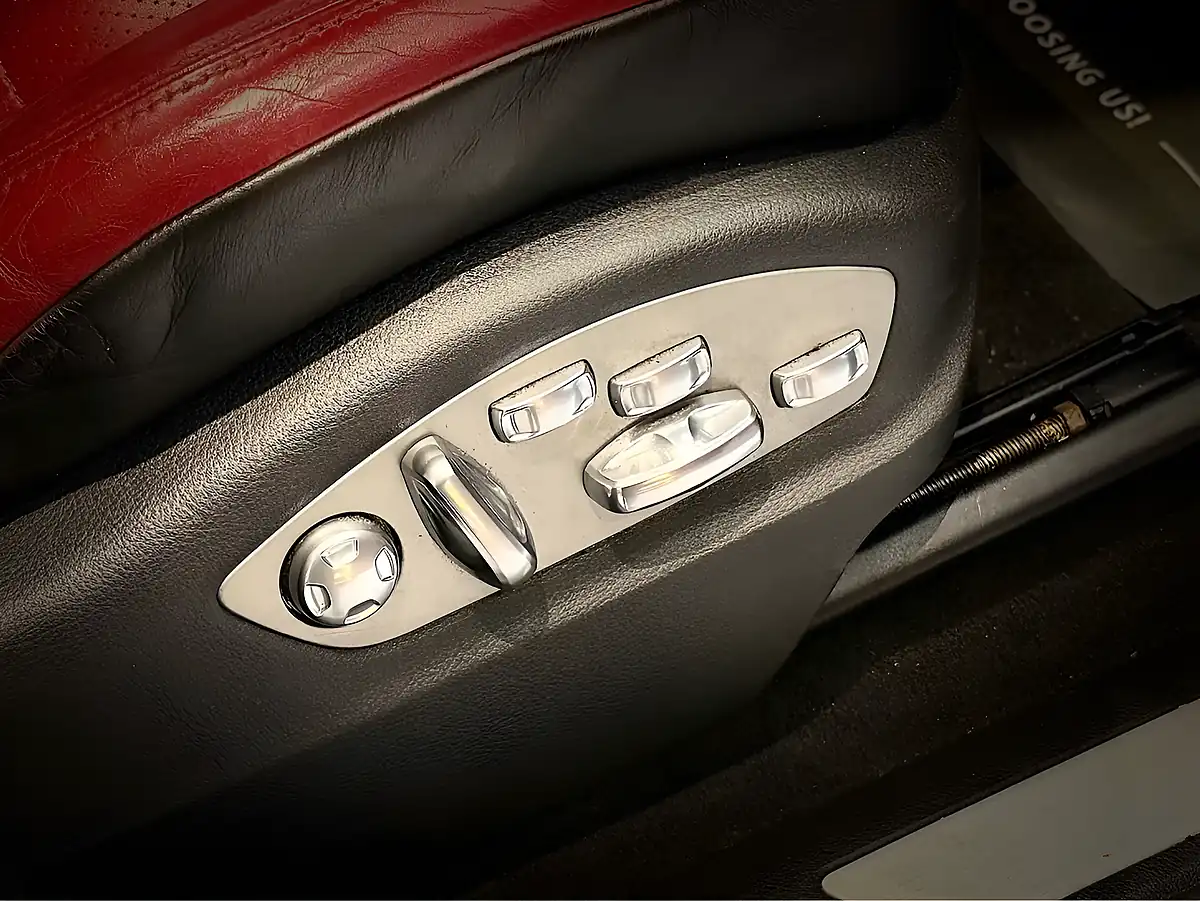 Used 2015 Porsche Macan S Silver - Interior and Exterior details 12