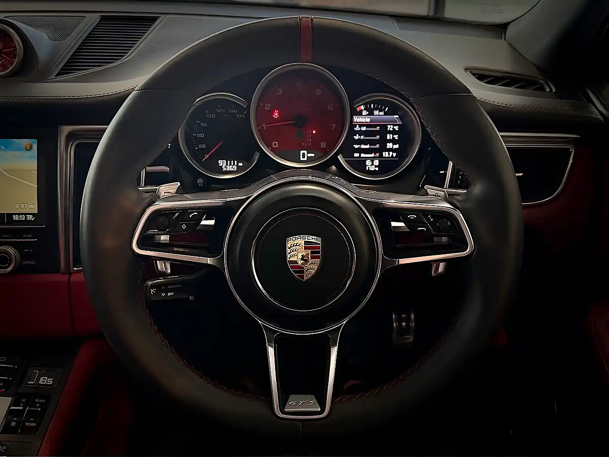Used 2015 Porsche Macan S Silver - Interior and Exterior details 15