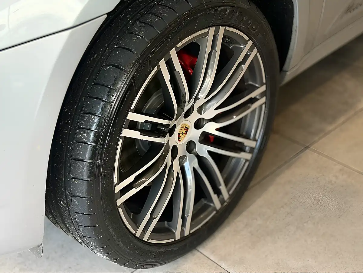 Used 2015 Porsche Macan S Silver - Interior and Exterior details 4