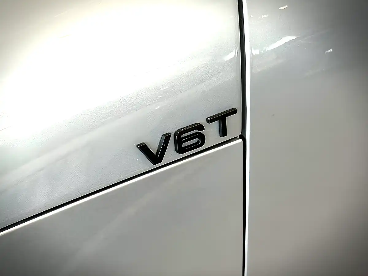 Used 2015 Porsche Macan S Silver - Interior and Exterior details 5