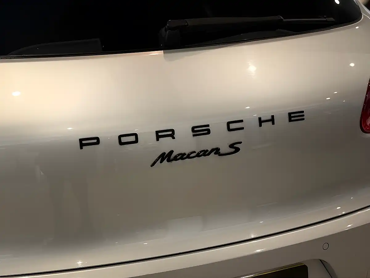 Used 2015 Porsche Macan S Silver - Interior and Exterior details 9