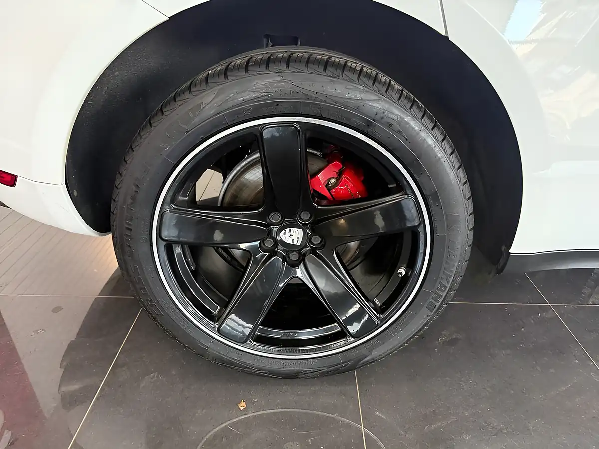 Used 2015 Porsche Macan S White - Interior and Exterior details 3