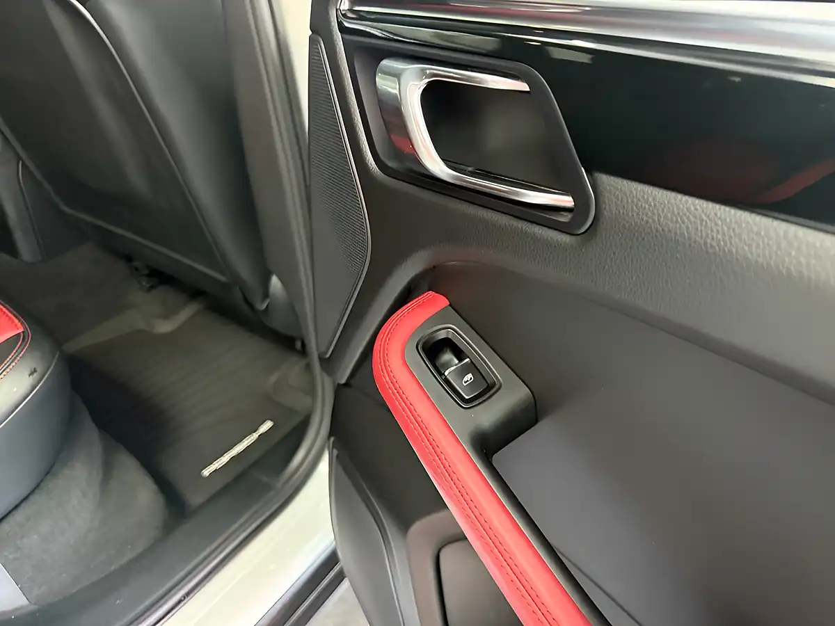 Used 2015 Porsche Macan S White - Interior and Exterior details 6