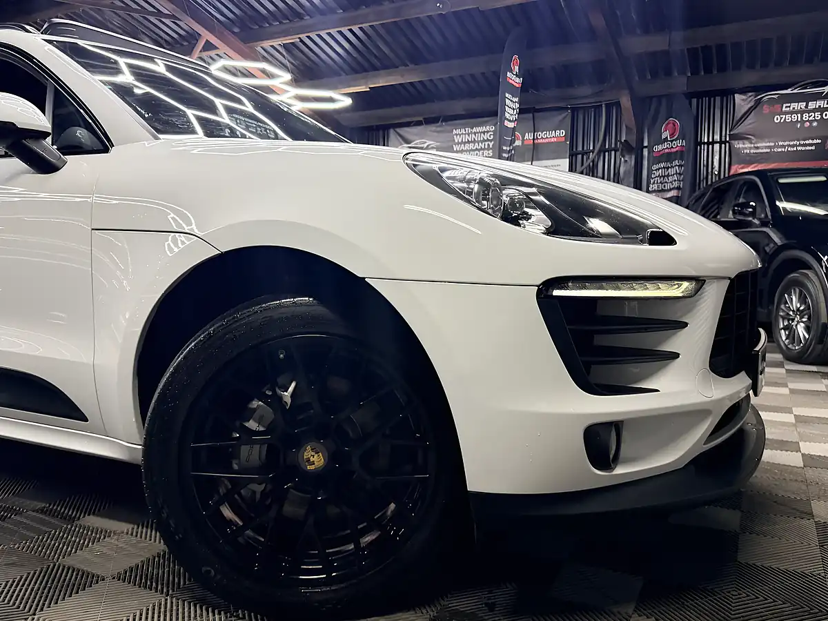Used 2015 Porsche Macan S White - Interior and Exterior details 3