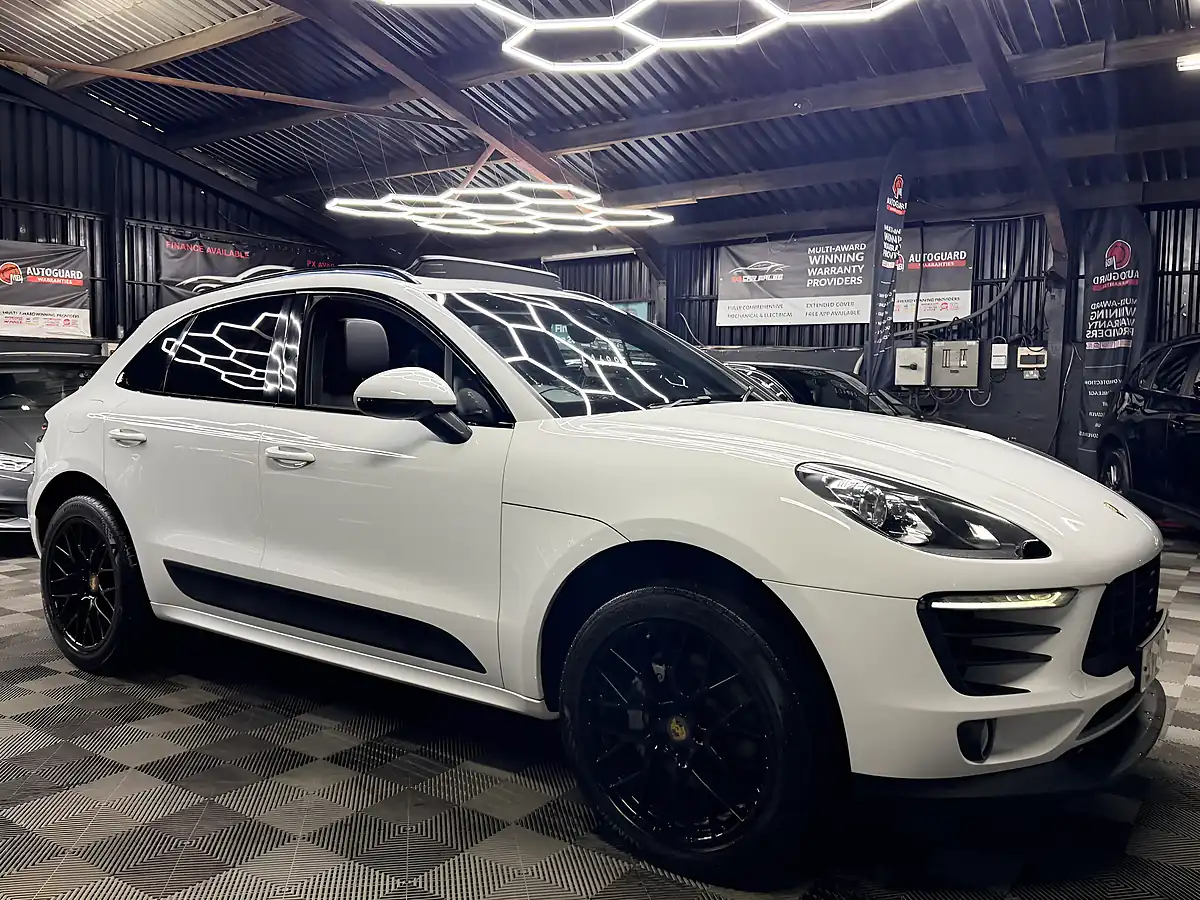 Used 2015 Porsche Macan S White - Interior and Exterior details 4