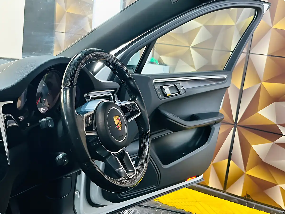 Used 2015 Porsche Macan S White - Interior and Exterior details 13