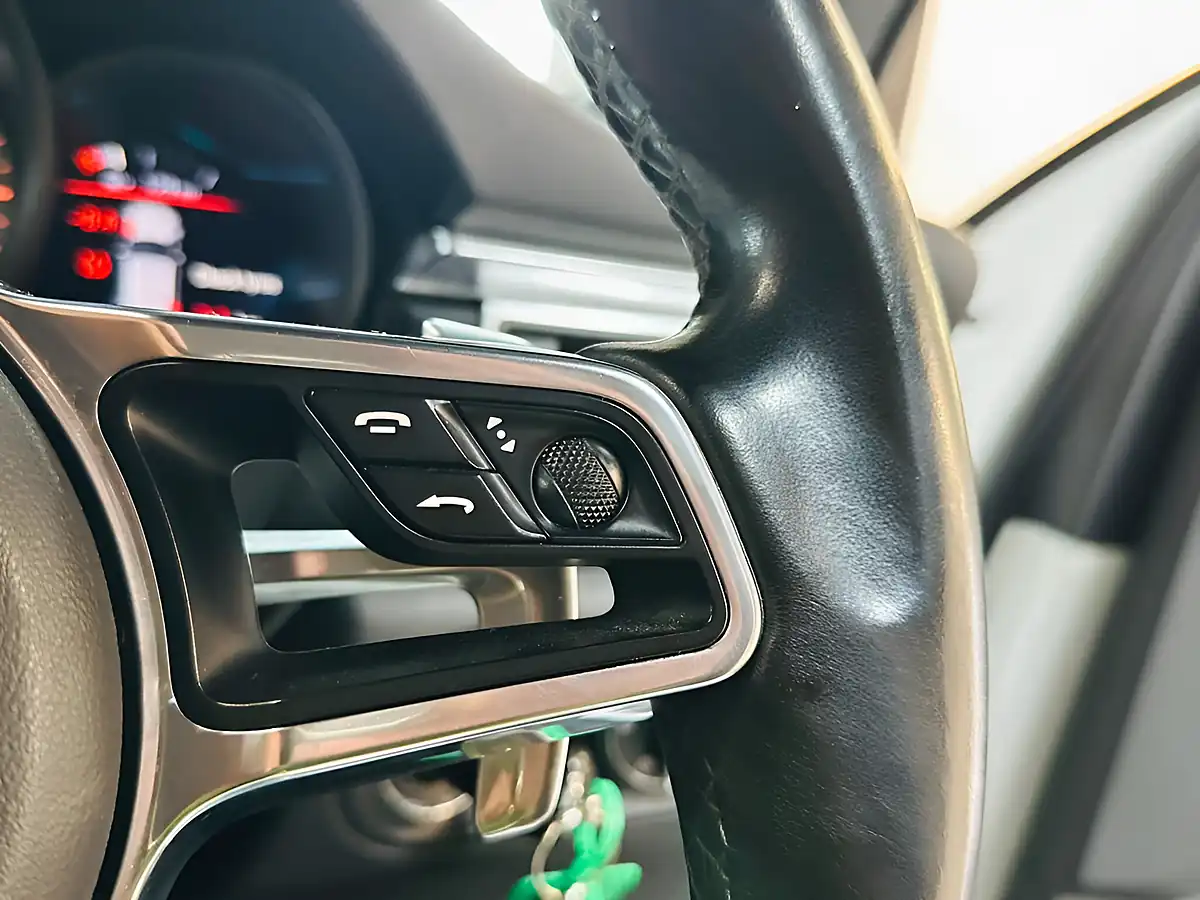 Used 2015 Porsche Macan S White - Interior and Exterior details 17