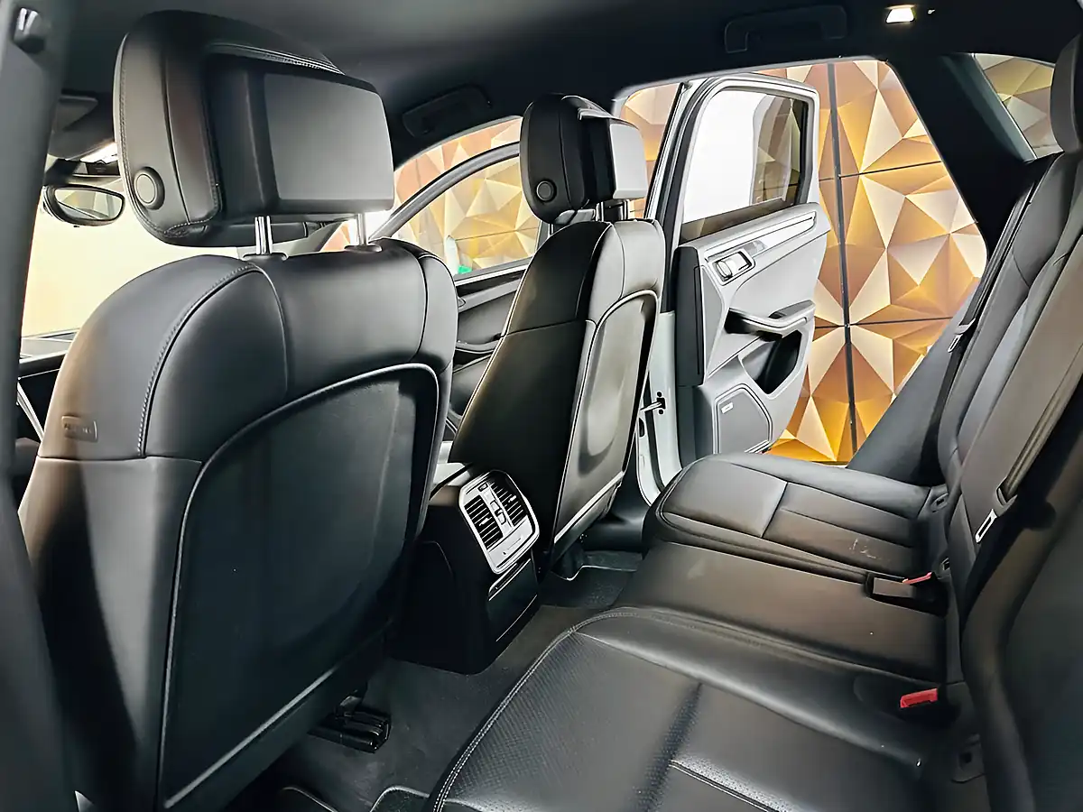 Used 2015 Porsche Macan S White - Interior and Exterior details 20