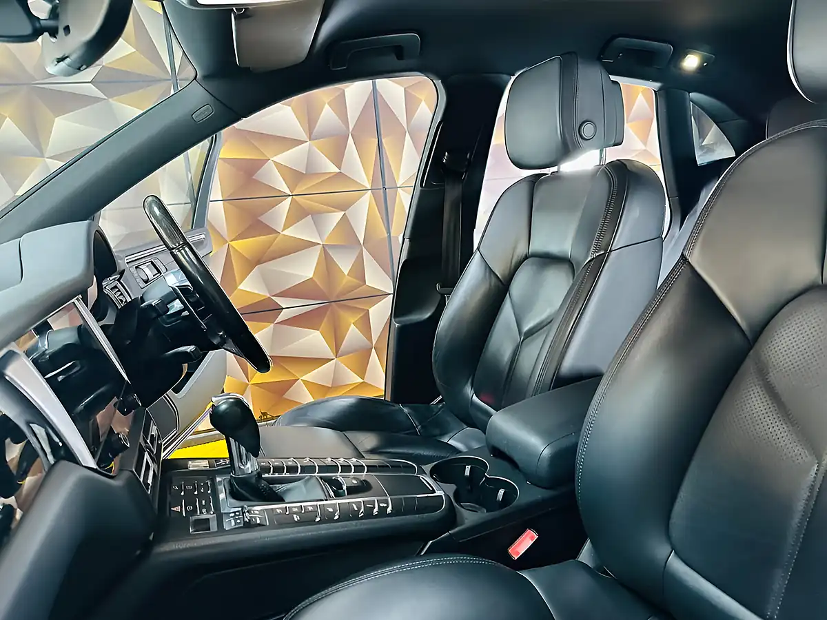 Used 2015 Porsche Macan S White - Interior and Exterior details 6