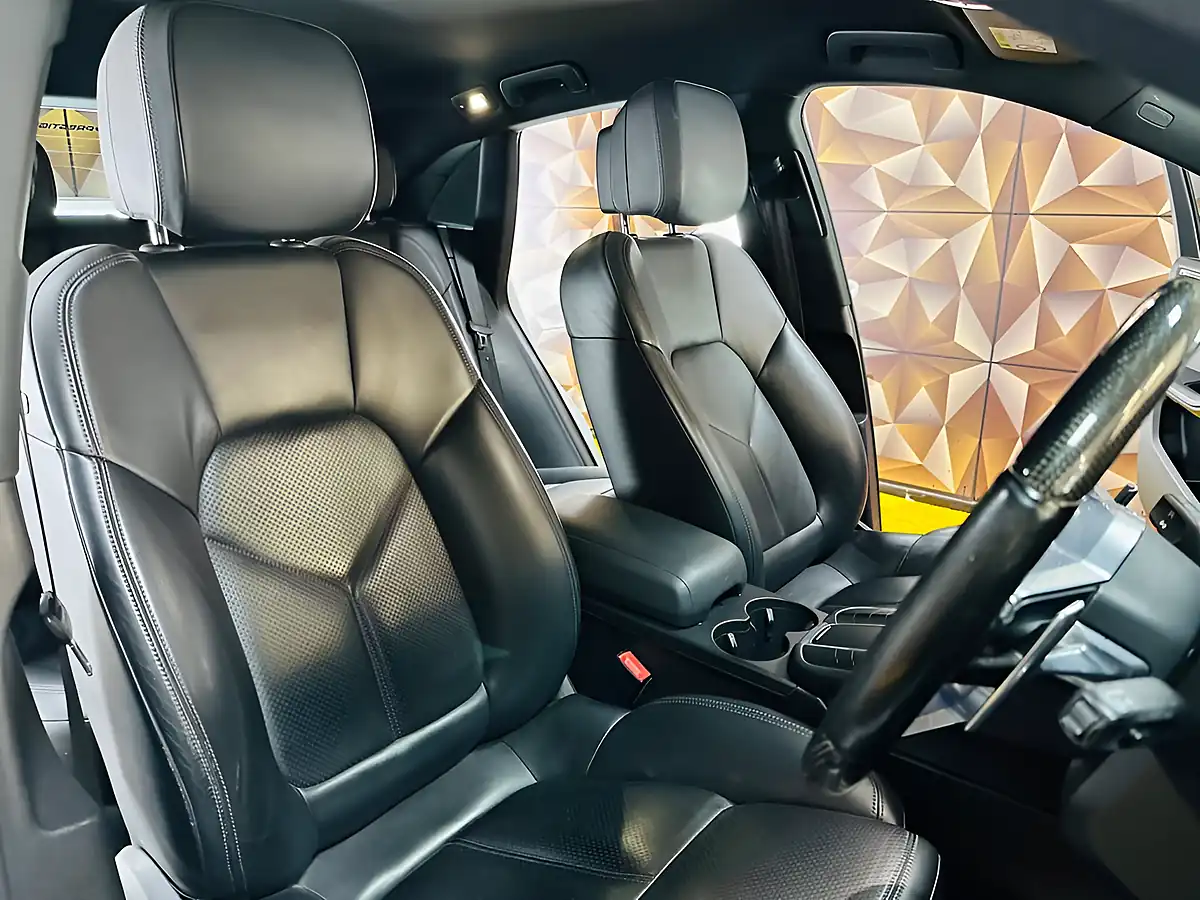 Used 2015 Porsche Macan S White - Interior and Exterior details 9