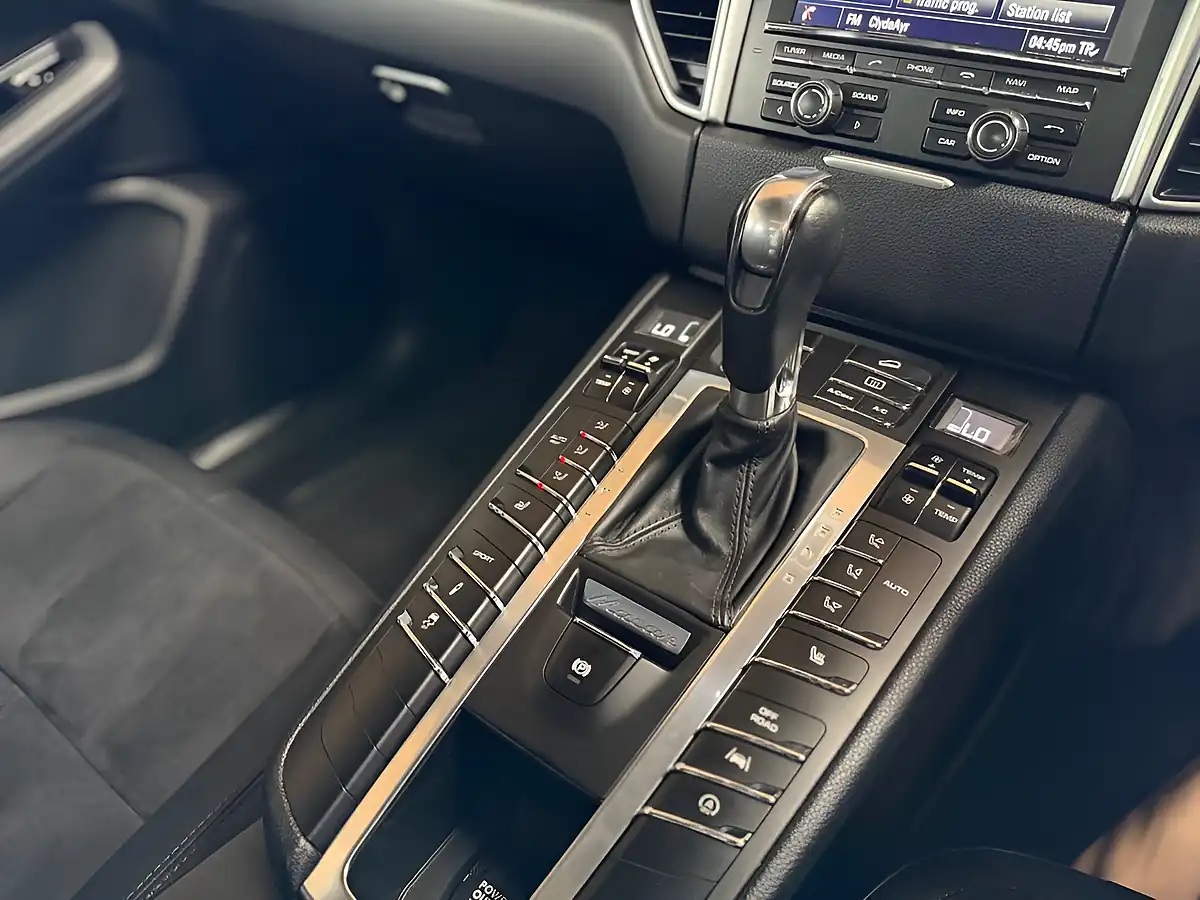 Used 2015 Porsche Macan S White - Interior and Exterior details 11
