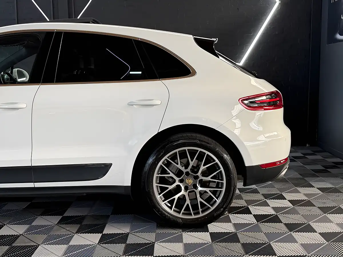 Used 2015 Porsche Macan S White - Interior and Exterior details 8