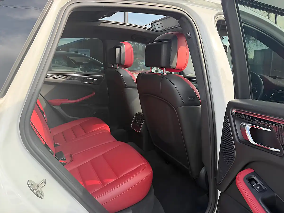 Used 2015 Porsche Macan Turbo White - Interior and Exterior details 17