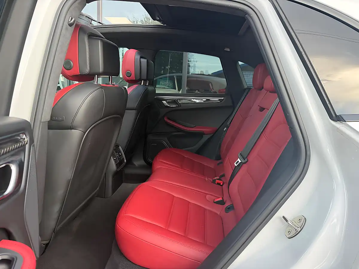 Used 2015 Porsche Macan Turbo White - Interior and Exterior details 18
