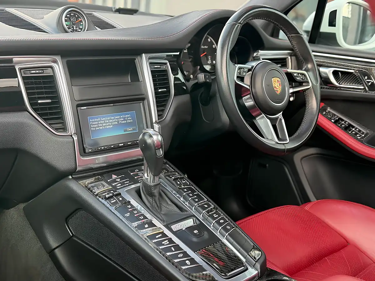 Used 2015 Porsche Macan Turbo White - Interior and Exterior details 3