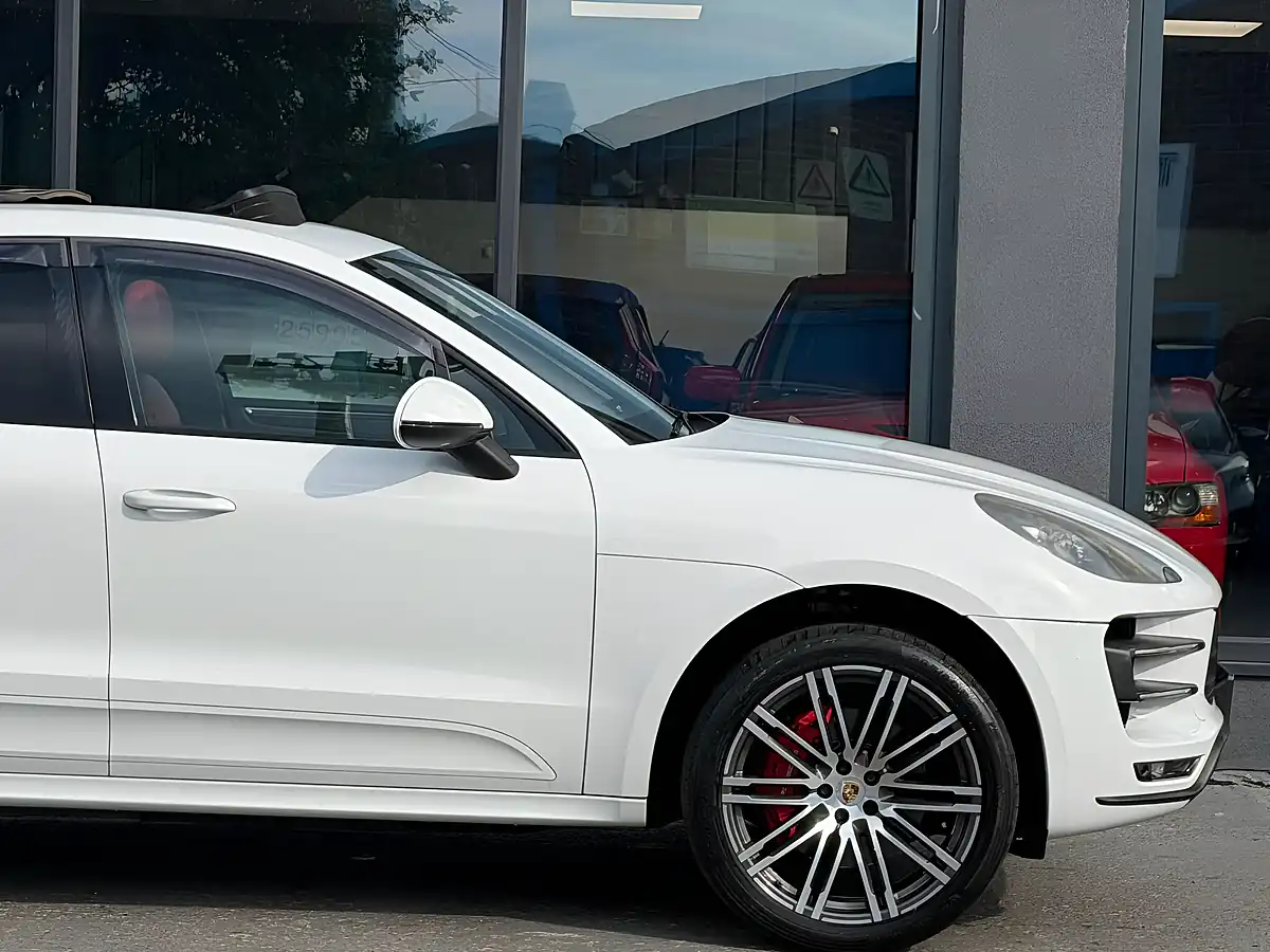 Used 2015 Porsche Macan Turbo White - Interior and Exterior details 9