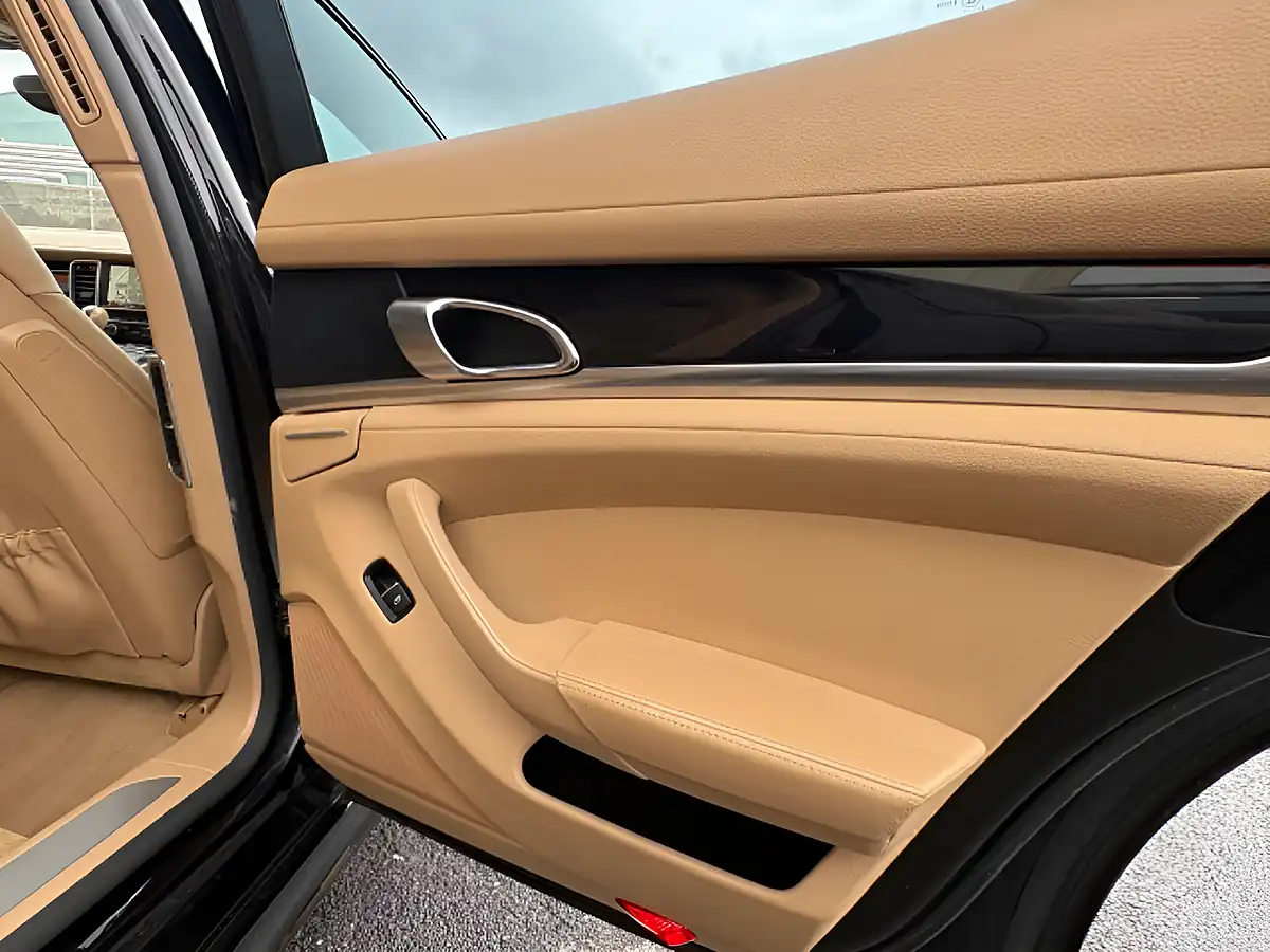 Used 2015 Porsche Panamera Tiptronics Black - Interior and Exterior details 12