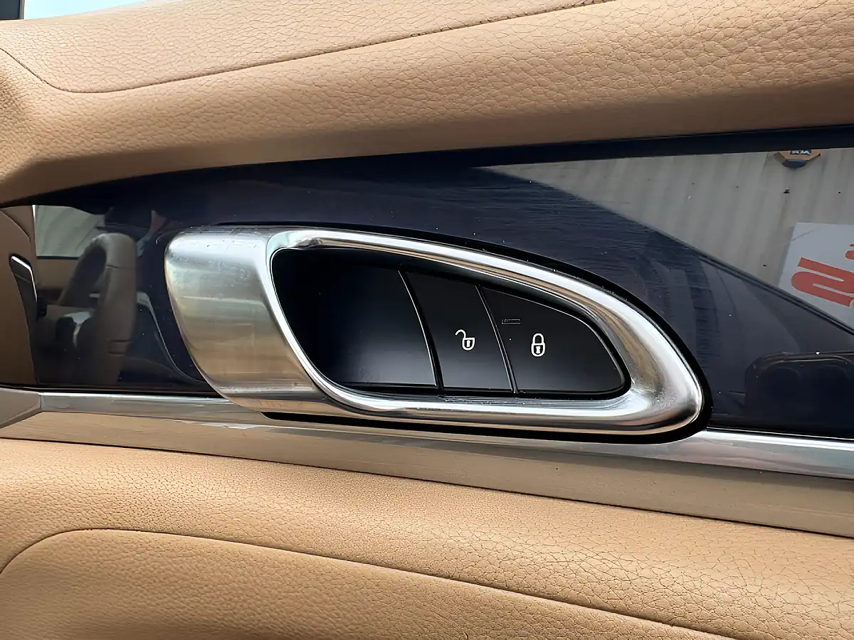 Used 2015 Porsche Panamera Tiptronics Black - Interior and Exterior details 13