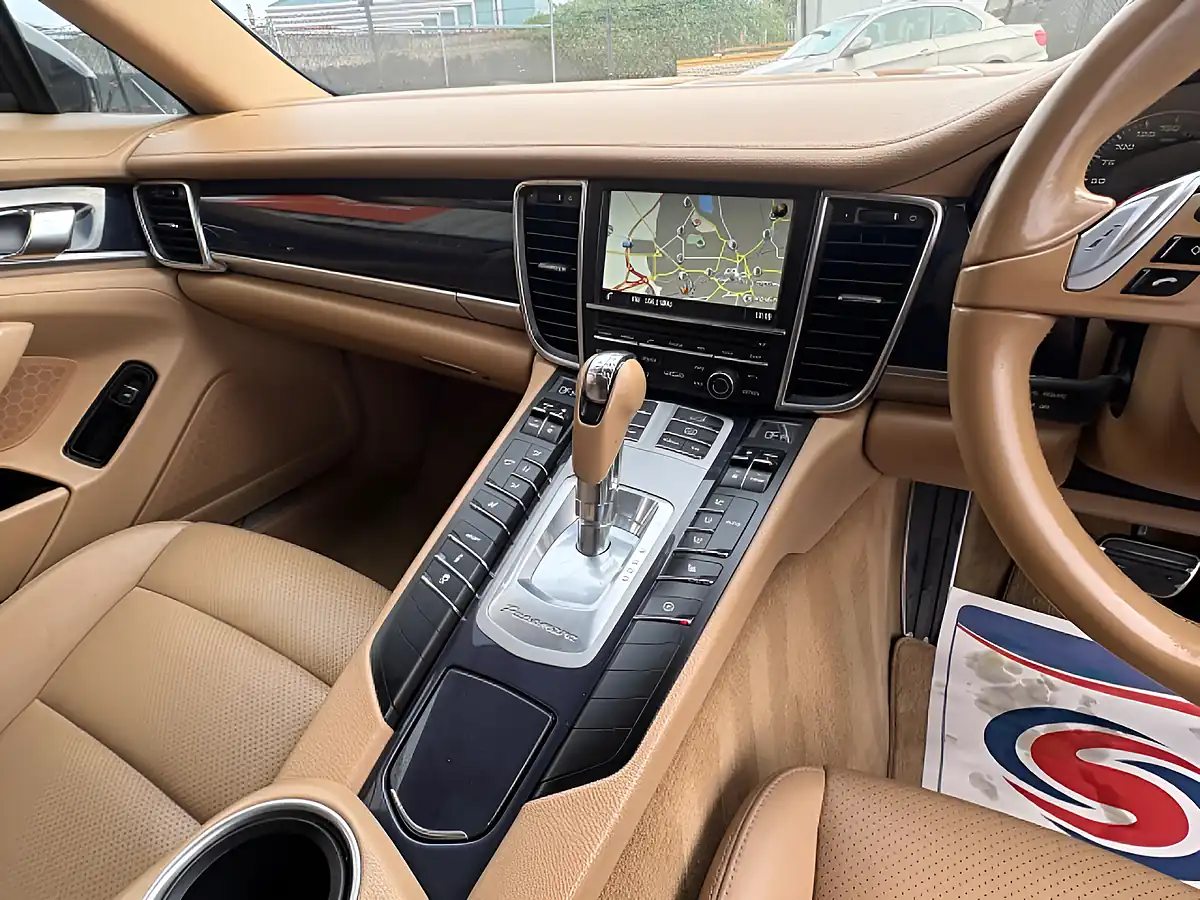 Used 2015 Porsche Panamera Tiptronics Black - Interior and Exterior details 15