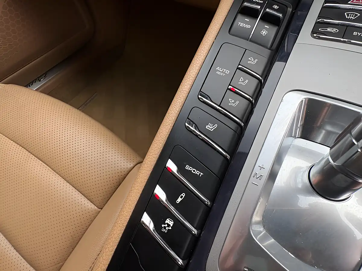 Used 2015 Porsche Panamera Tiptronics Black - Interior and Exterior details 16