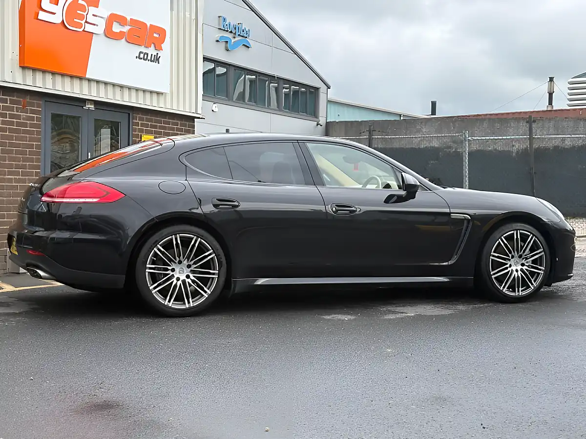 Used 2015 Porsche Panamera Tiptronics Black - Interior and Exterior details 9