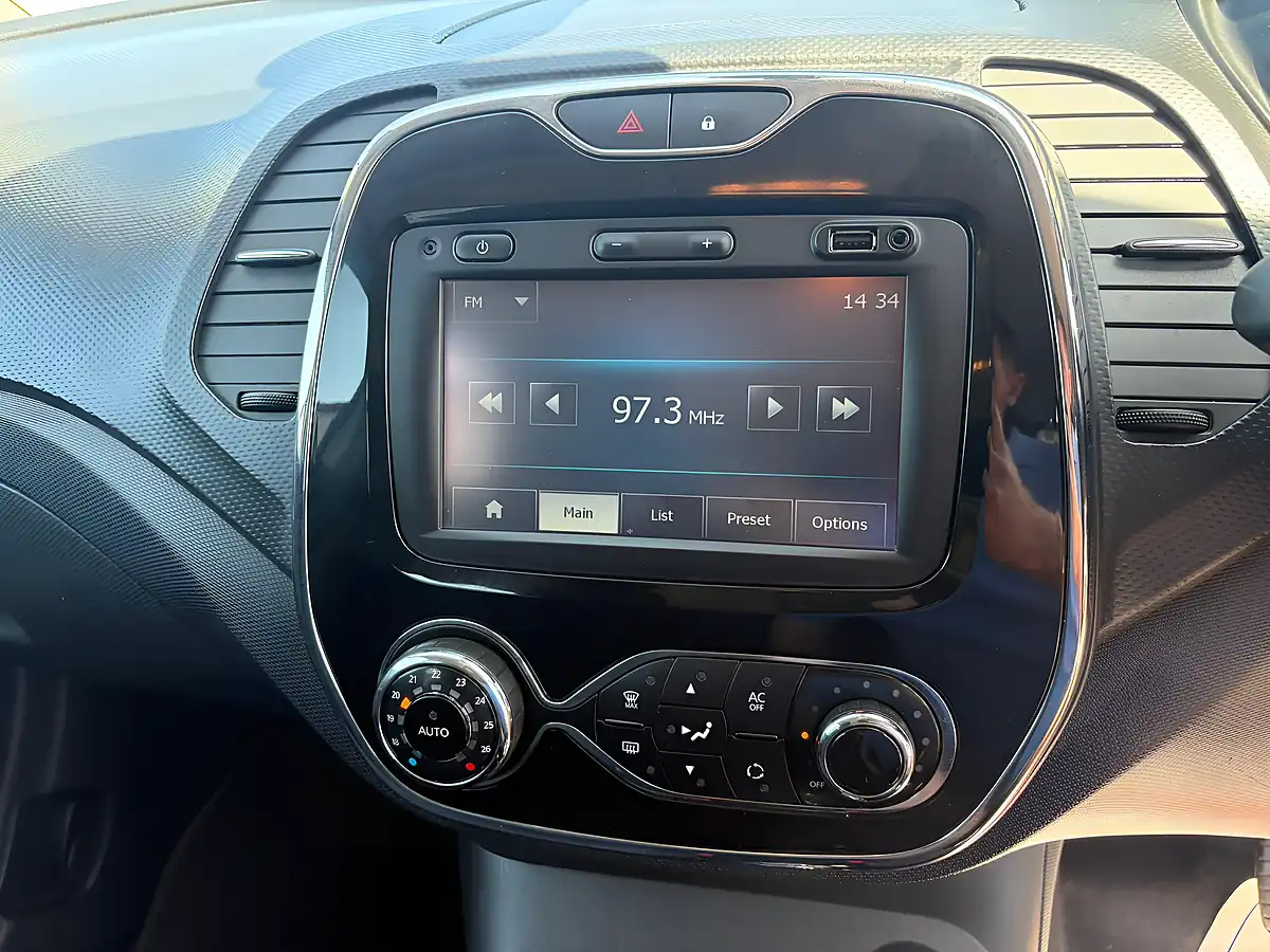 Used 2015 Renault Captur Dynamique Medianav Beige - Interior and Exterior details 12