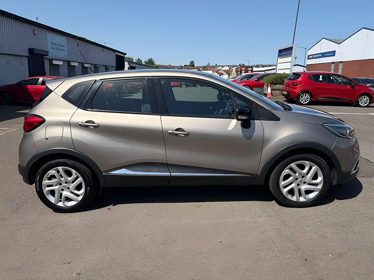Used 2015 Renault Captur Dynamique Medianav Beige - Interior and Exterior details 9