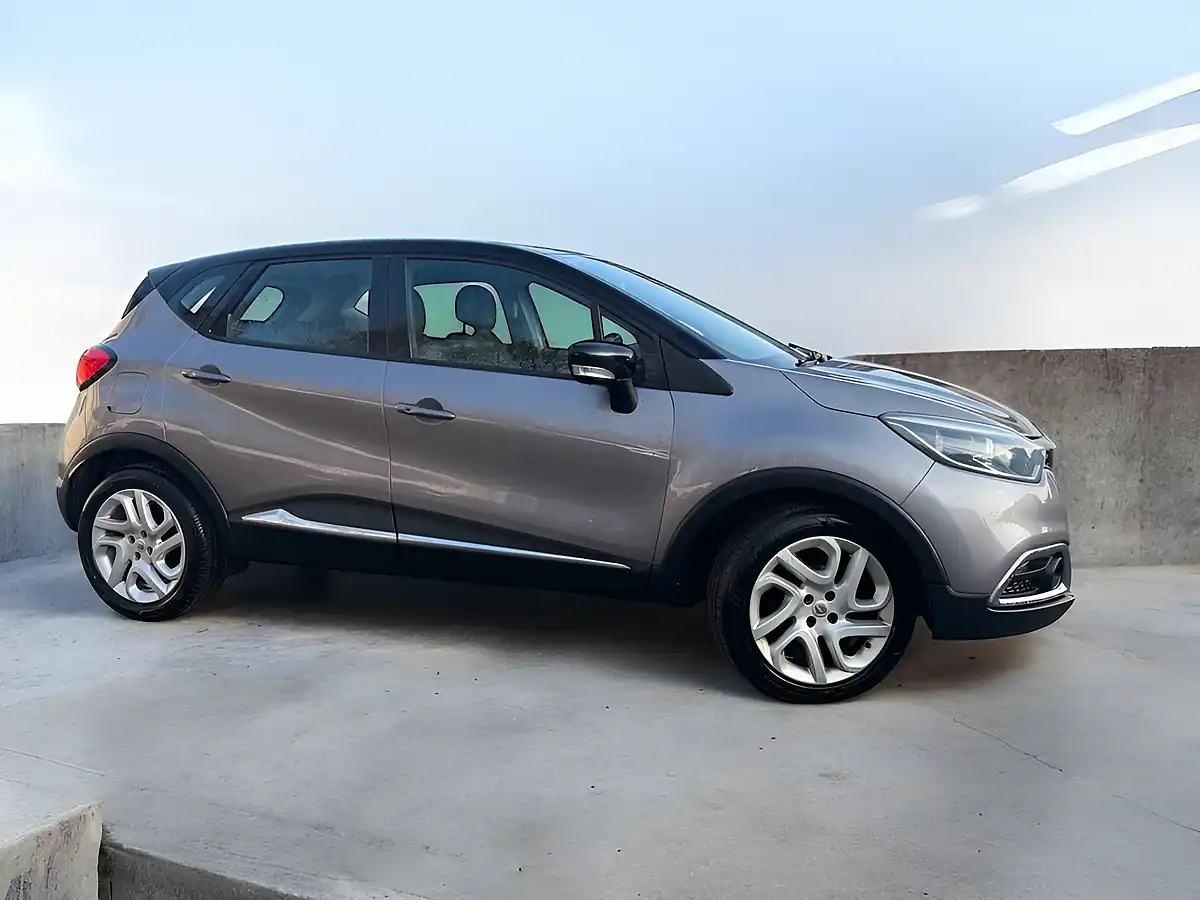 Used 2015 Renault Captur Dynamique Medianav Grey - Front View