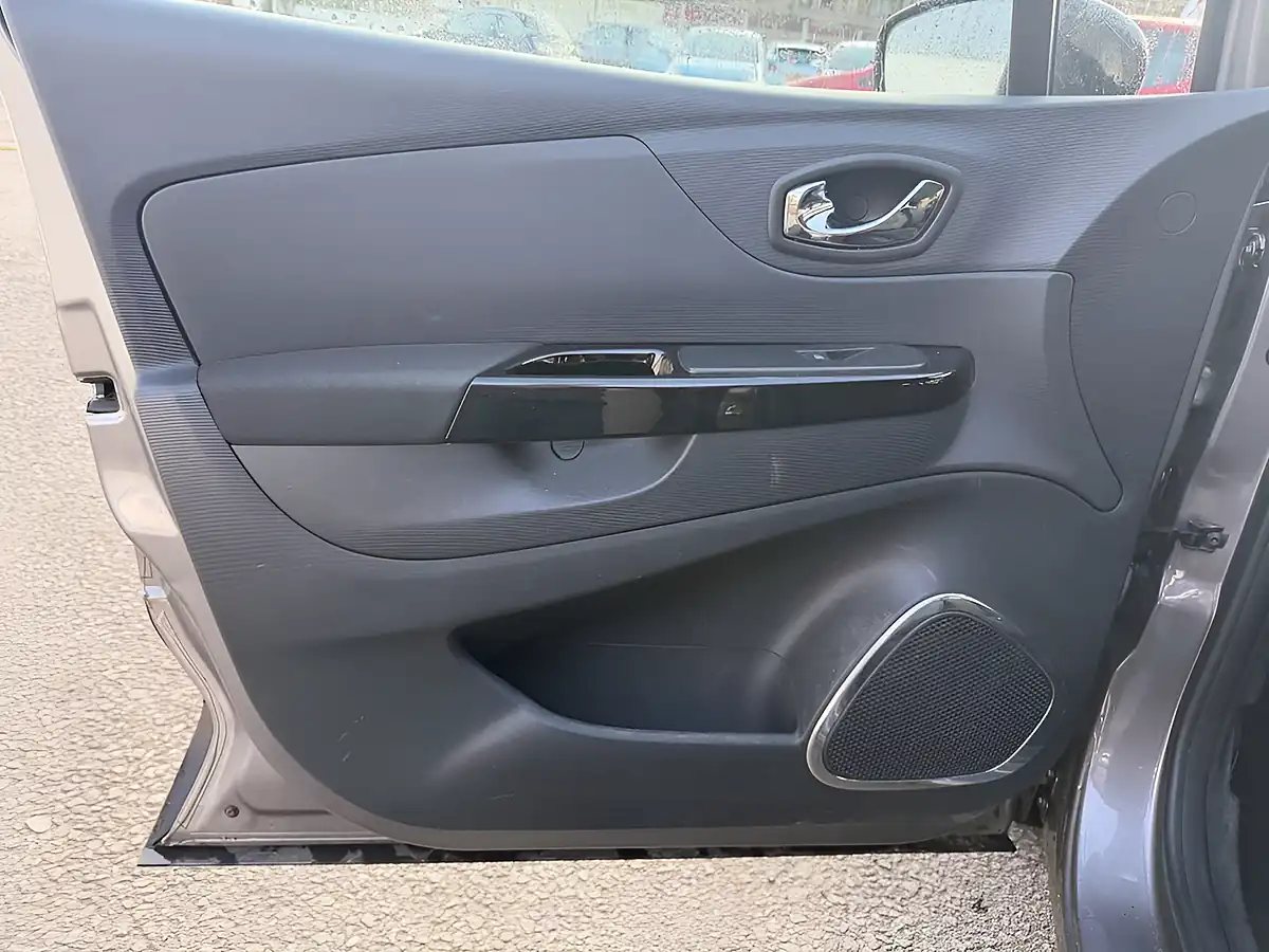 Used 2015 Renault Captur Dynamique Medianav Grey - Interior and Exterior details 14