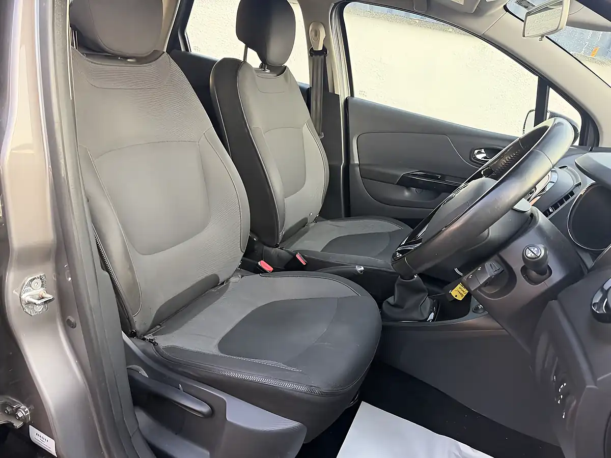 Used 2015 Renault Captur Dynamique Medianav Grey - Interior and Exterior details 16