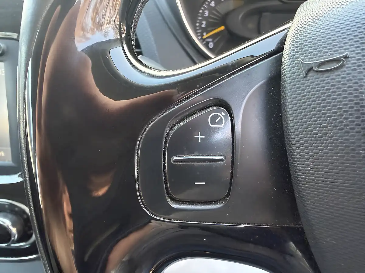 Used 2015 Renault Captur Dynamique Medianav Grey - Interior and Exterior details 19