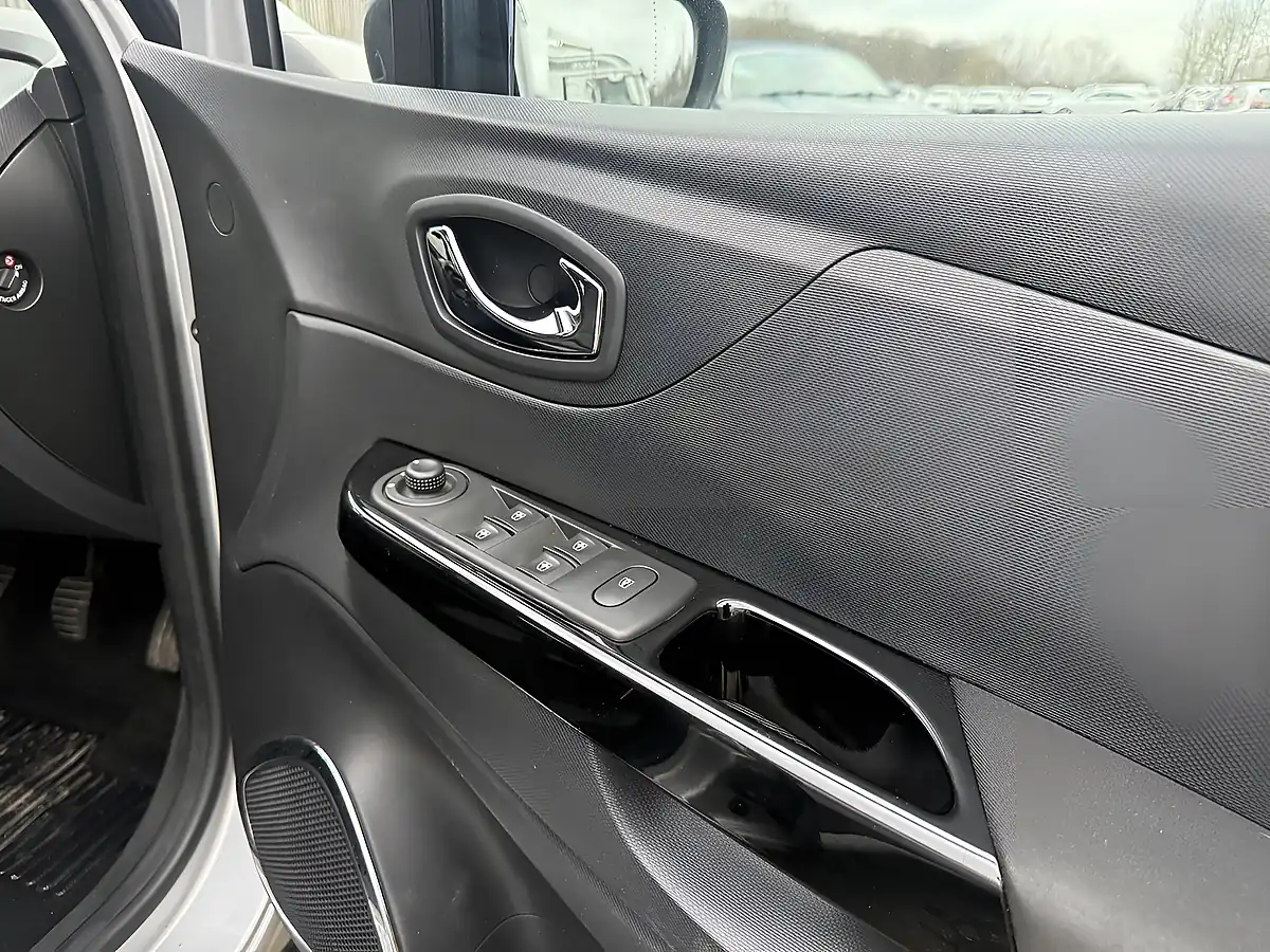 Used 2015 Renault Captur Dynamique Medianav Mercury - Interior and Exterior details 14