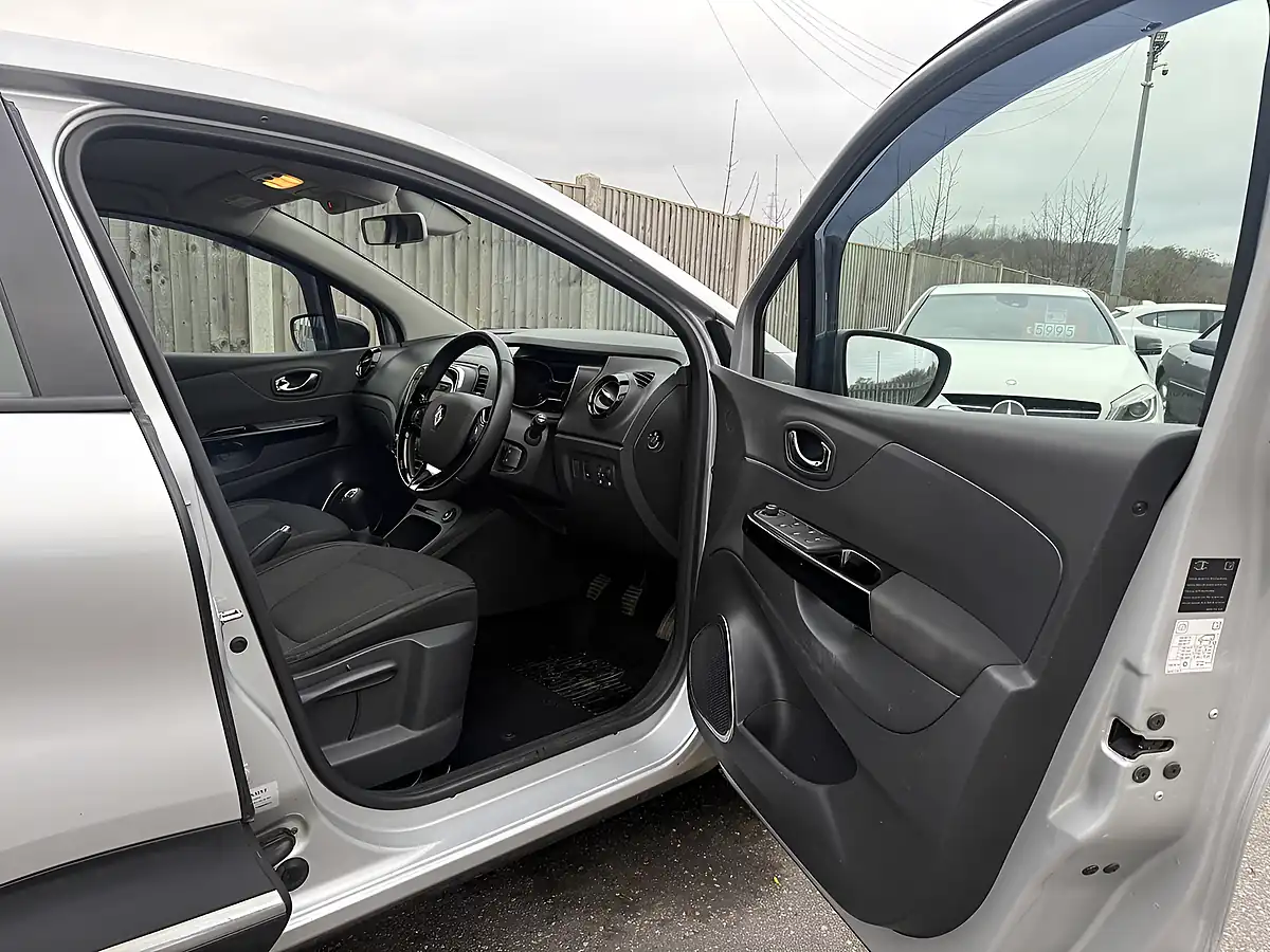 Used 2015 Renault Captur Dynamique Medianav Mercury - Interior and Exterior details 15