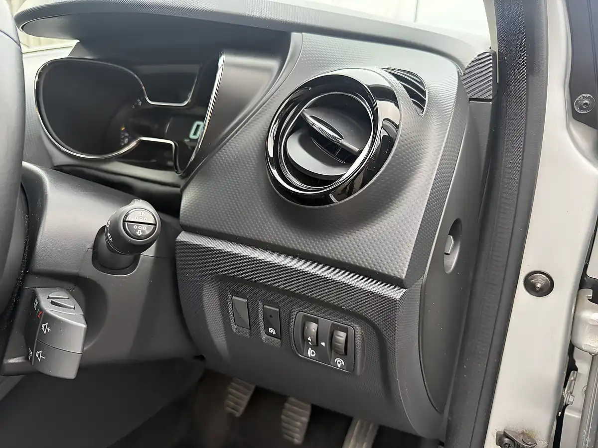 Used 2015 Renault Captur Dynamique Medianav Mercury - Interior and Exterior details 16