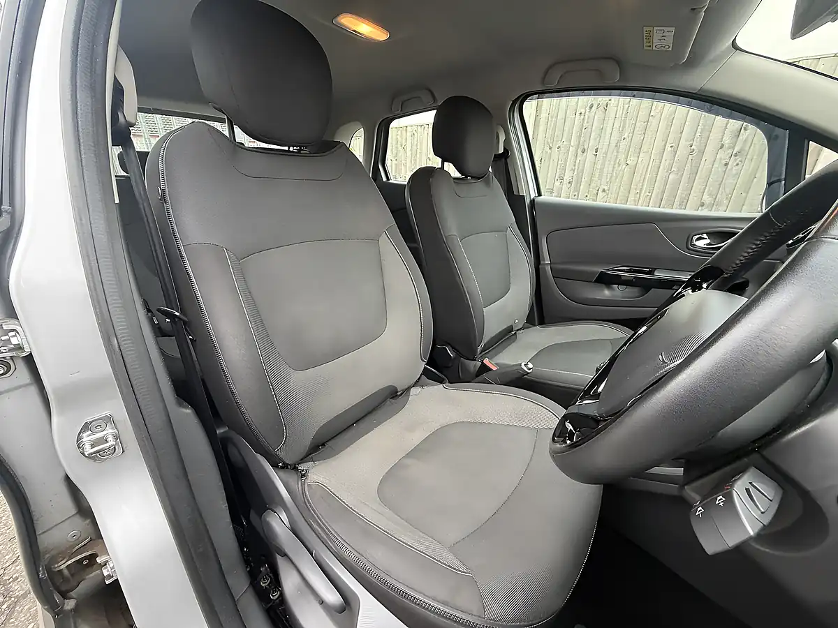 Used 2015 Renault Captur Dynamique Medianav Mercury - Interior and Exterior details 17