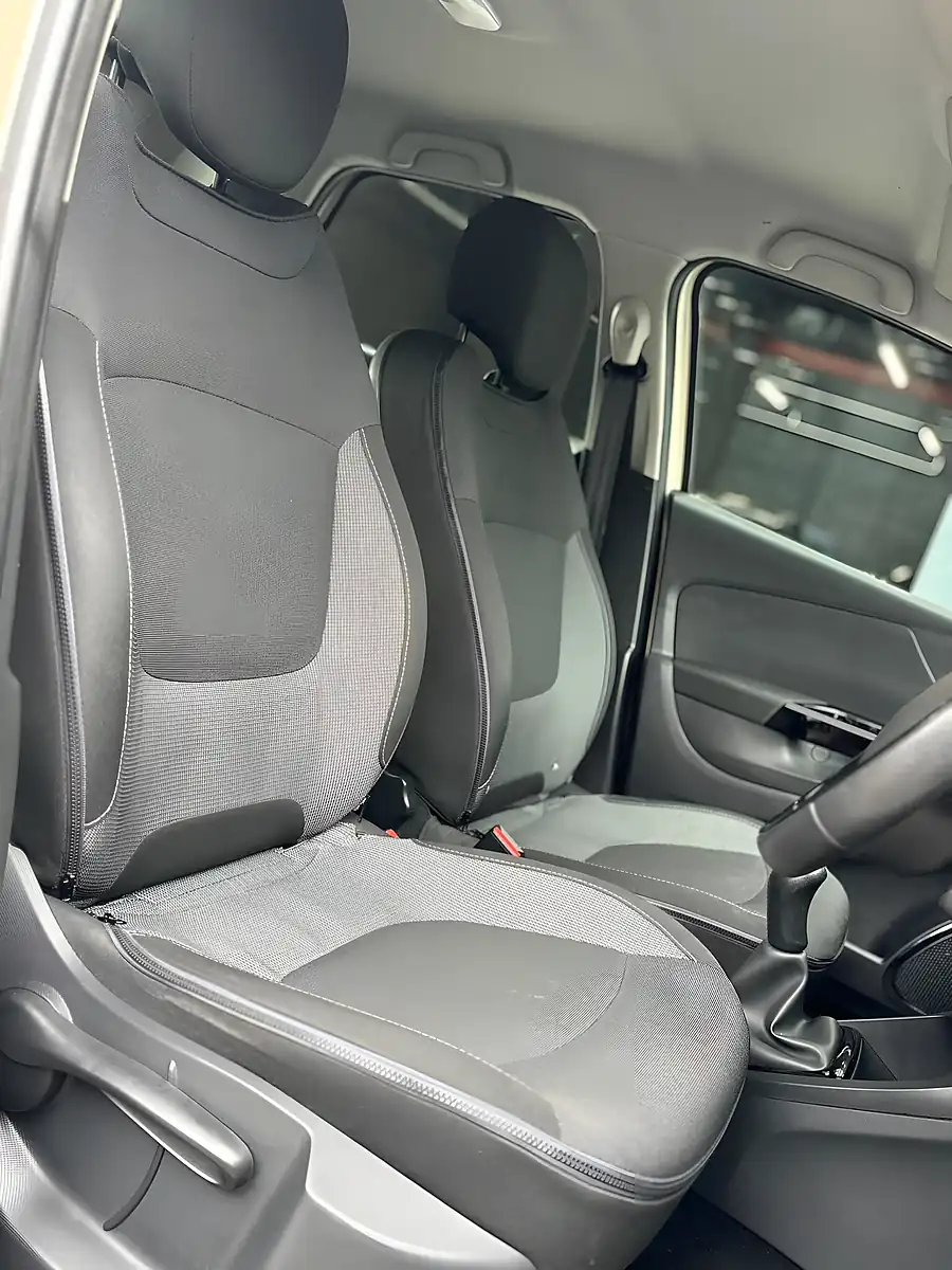 Used 2015 Renault Captur Dynamique Medianav White - Interior and Exterior details 14
